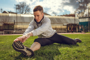 Stretching allenamento con esercizio di allungamento muscolare – sport-promo.it